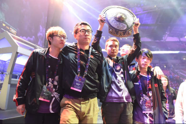 LPL官方宣布更换十周年LOGO：感谢大家十年以来的陪伴与支持！