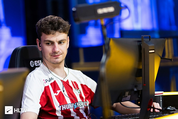 外媒统计LEC前两周部分数据：KC下路KDA第一分均输出第二