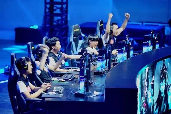 英雄联盟LPL Doinb谈LCK中单，Faker不在前三